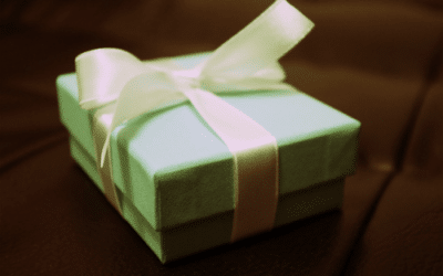 12 gifts we can give others on social media all year round